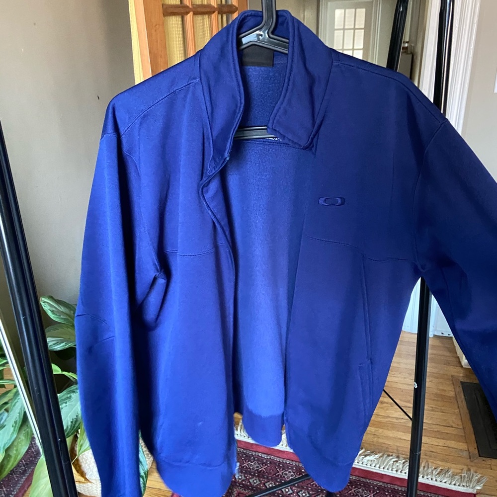 Men’s Medium Oakley sweater